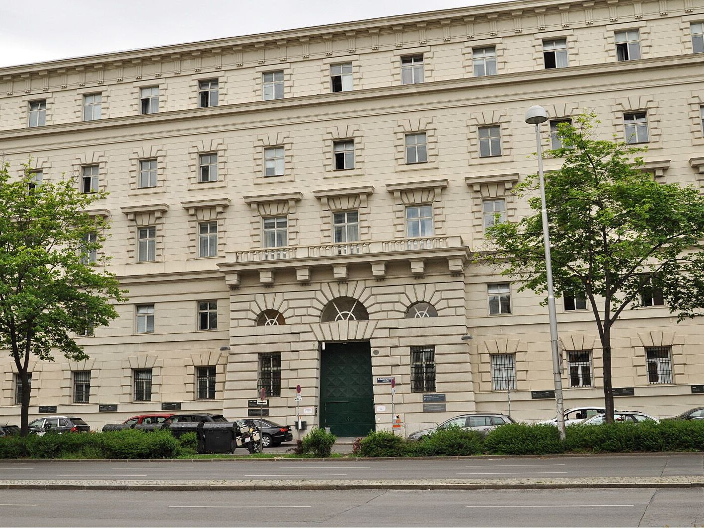 Der Serienvergewaltiger wurde in Wien zu fünf Jahren Haft verurteilt. Der Serienvergewaltiger wurde in Wien zu fünf Jahren Haft verurteilt.