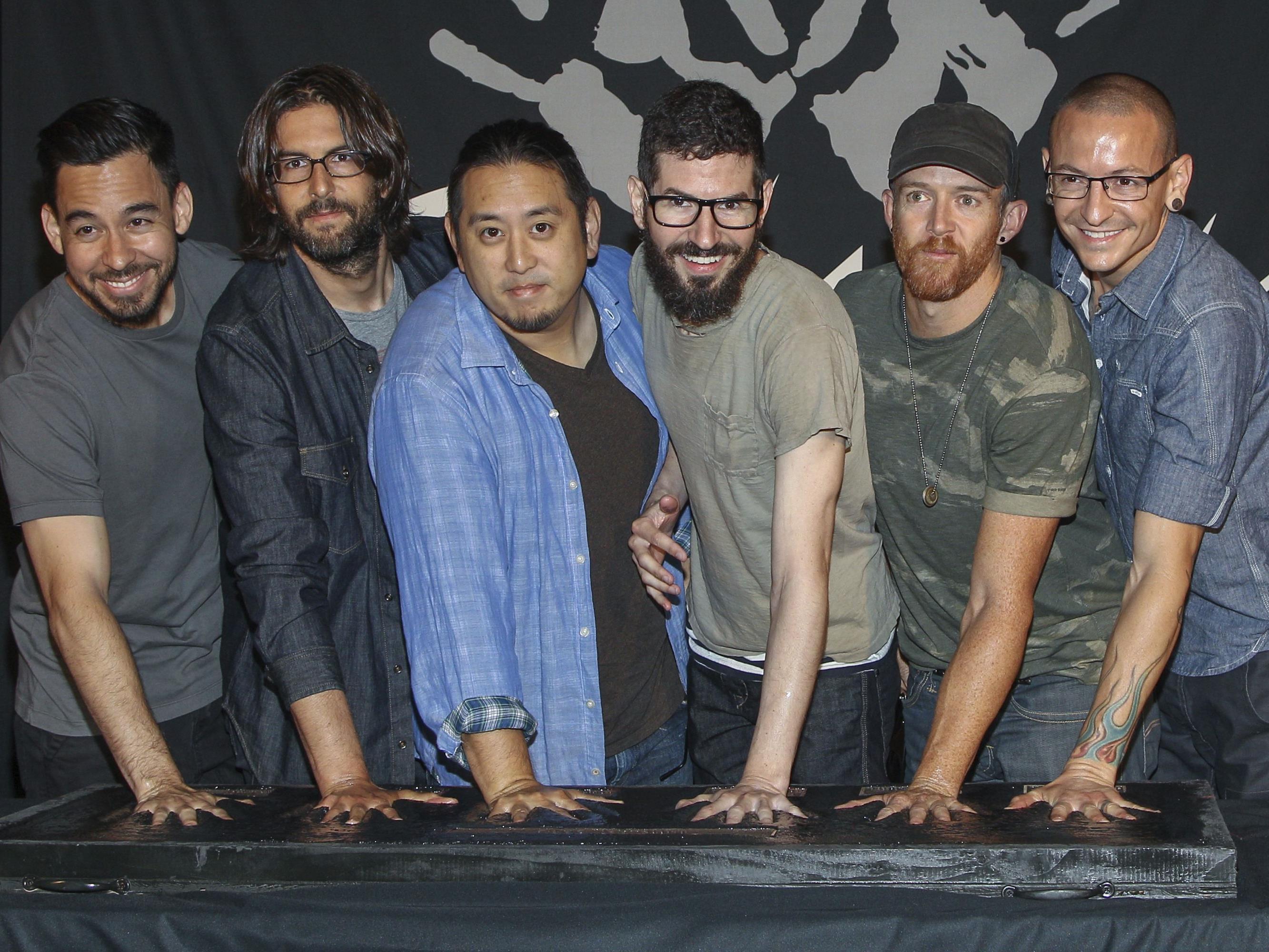 Im Juni präsentierte sich Linkin Park noch für einen gemeinsamen Händeabdruck.