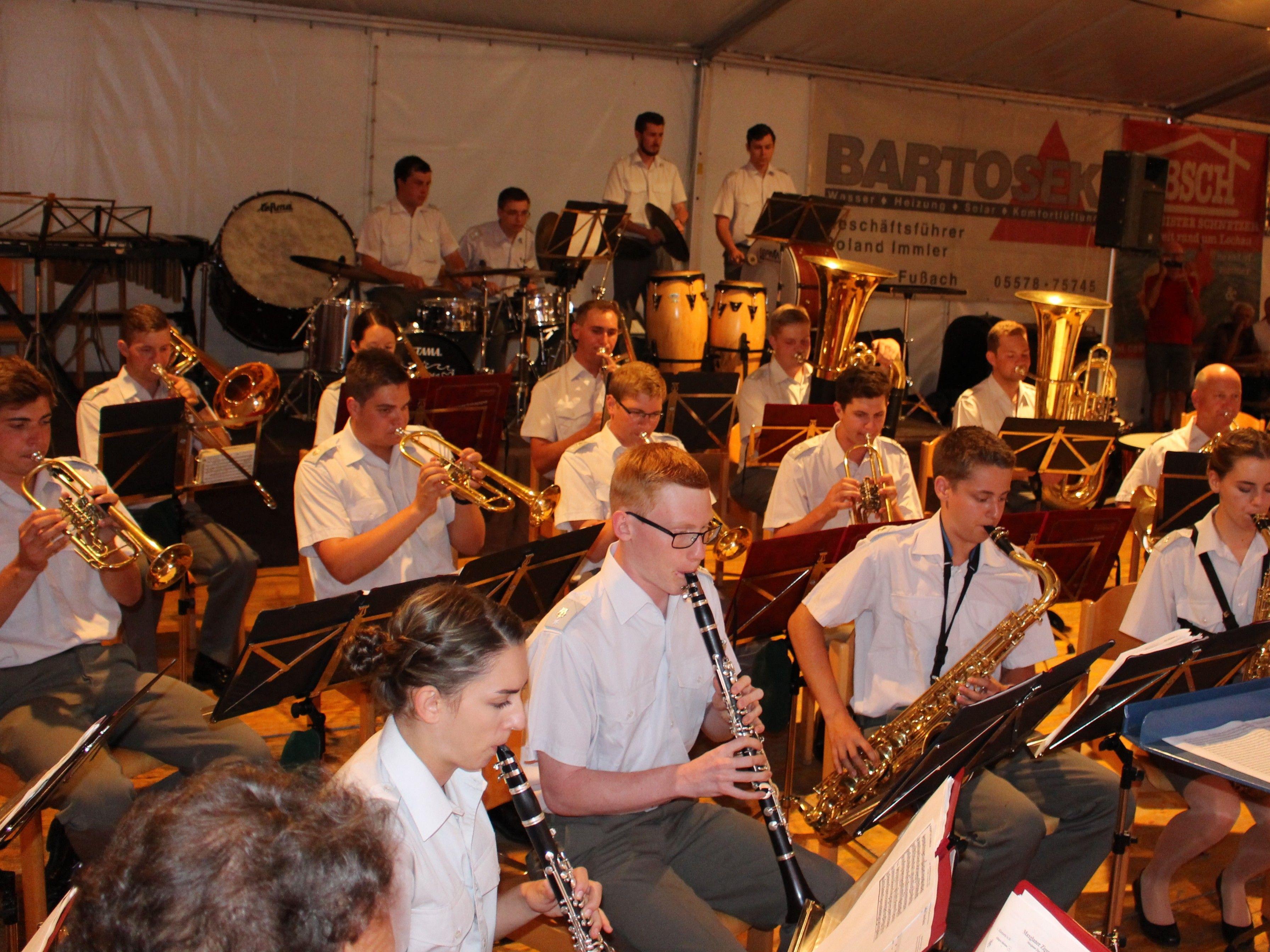 Traditionelles Sommerkonzert mit der Militärmusik Vorarlberg als Auftakt zum großen Lochauer Dorffest des Musikvereines.