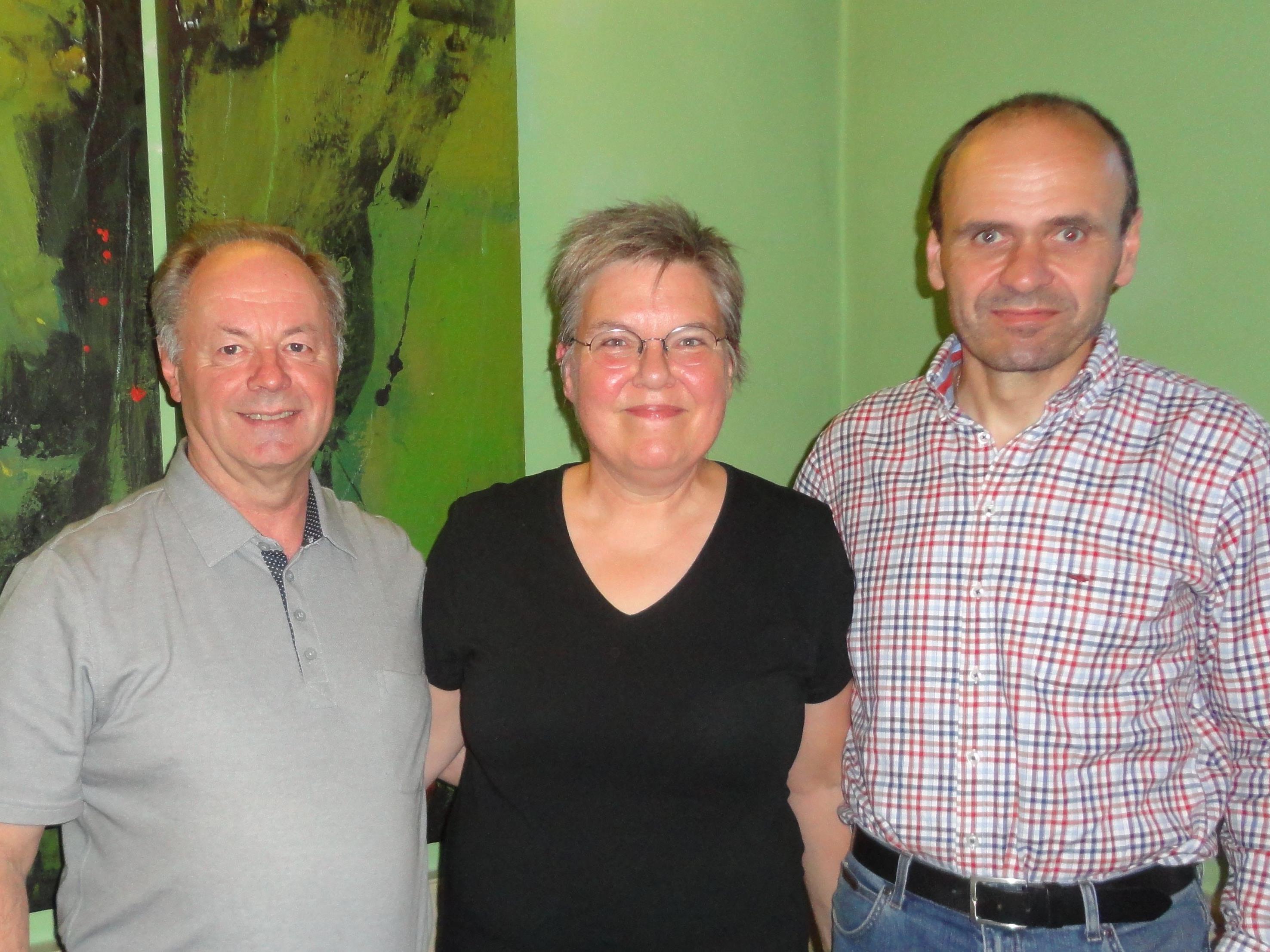 Der neue Vorstand Peter Rädler, Chorleiterin Brigitte Dünser und der neue Vorstand-Stellvertreter Christoph Münst.