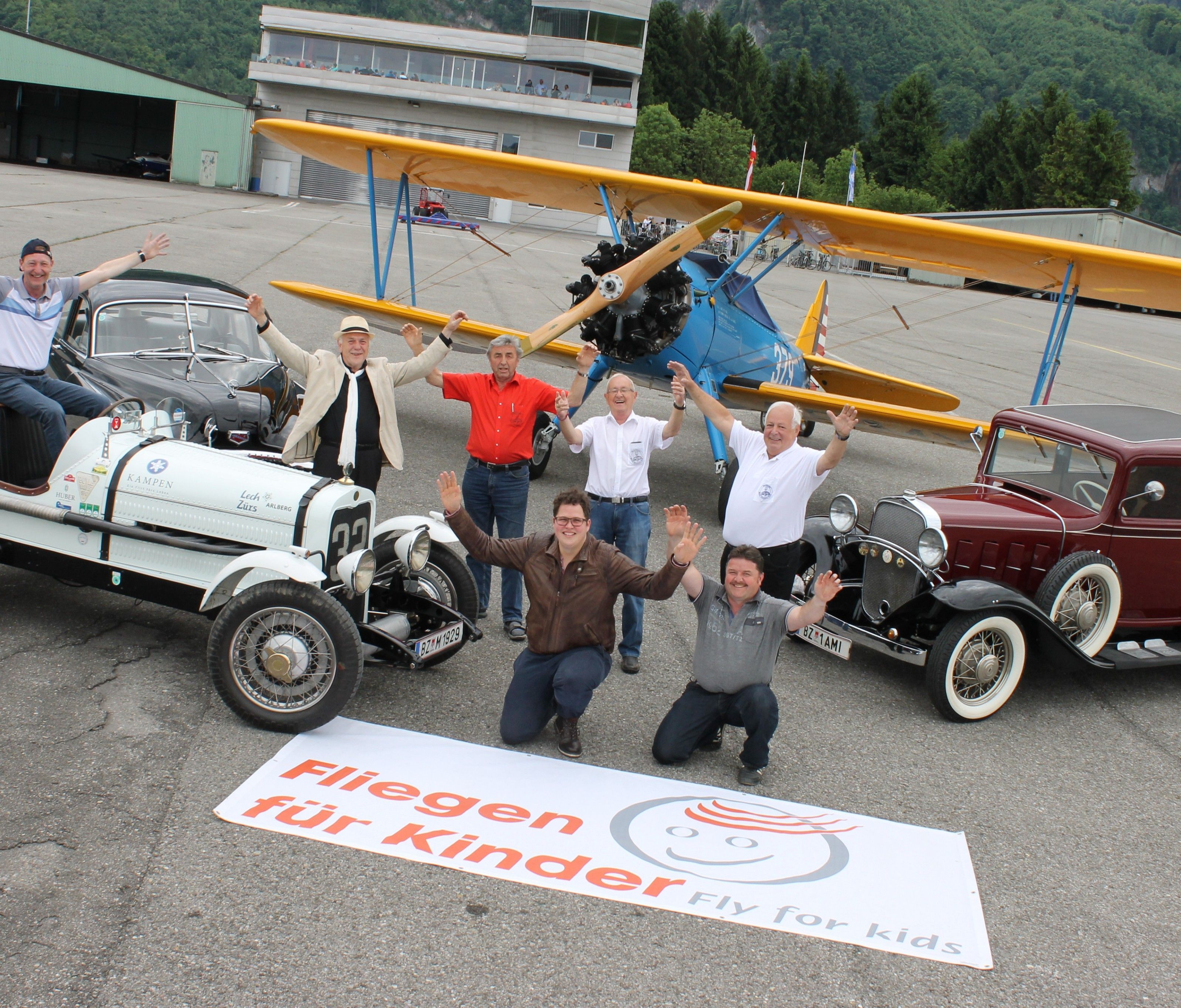Der Vorarlberger Motor Veteranen Club engagiert sich für den 17. Kinderflugtag und ermöglicht 100 Kindern einen Rundflug Der Vorarlberger Motor Veteranen Club engagiert sich für den 17. Kinderflugtag und ermöglicht 100 Kindern einen Rundflug