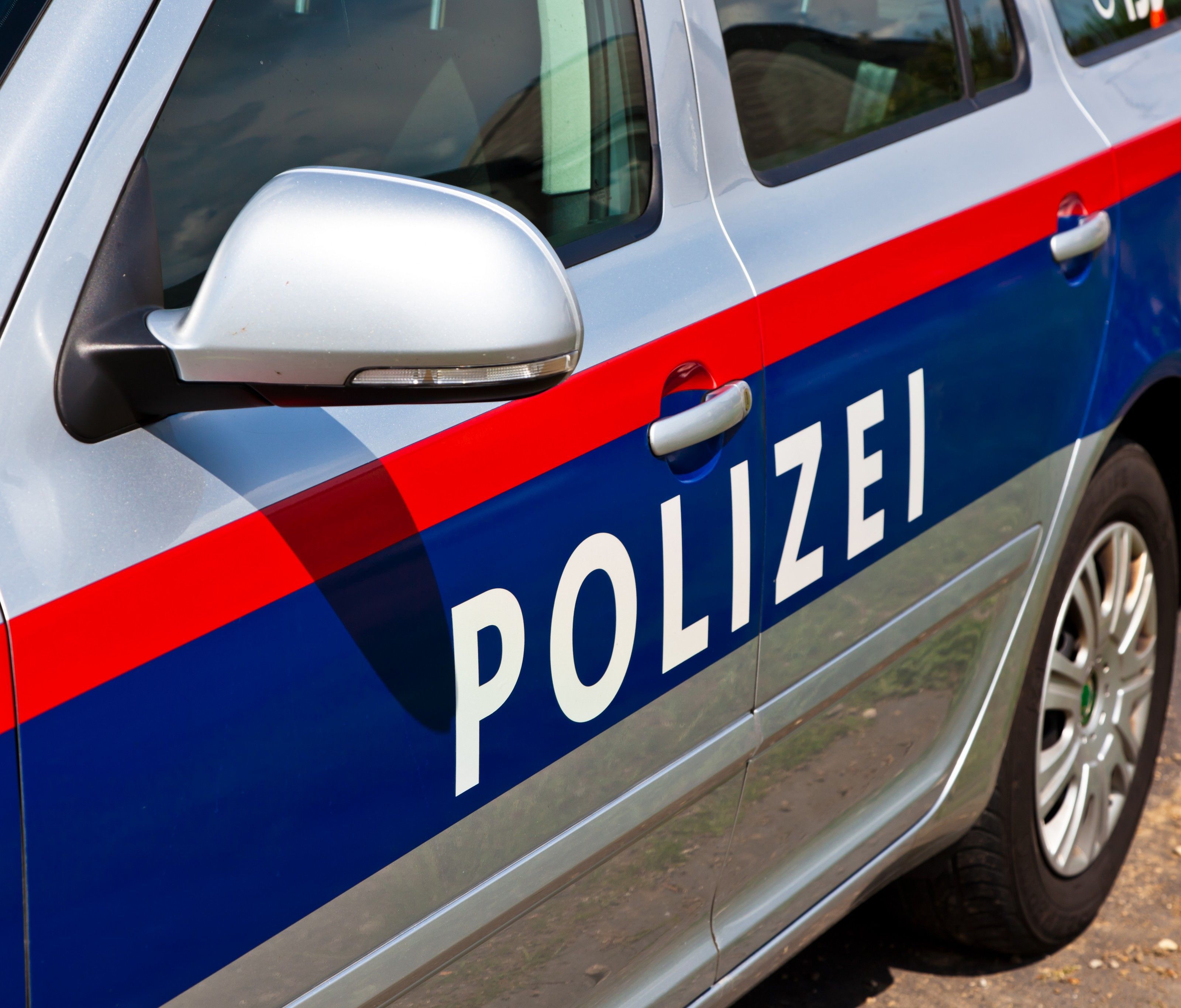 PAssanten eilten dem verunfallten Motorradfahrer zu Hilfe. PAssanten eilten dem verunfallten Motorradfahrer zu Hilfe.