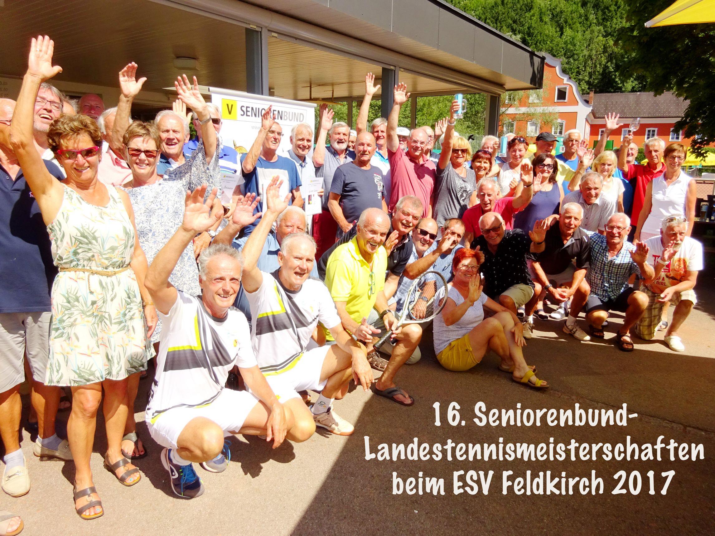 Die Seniorenbund Tennisfreunde beim Gruppenfoto auf der Anlage des ESV Feldkirch