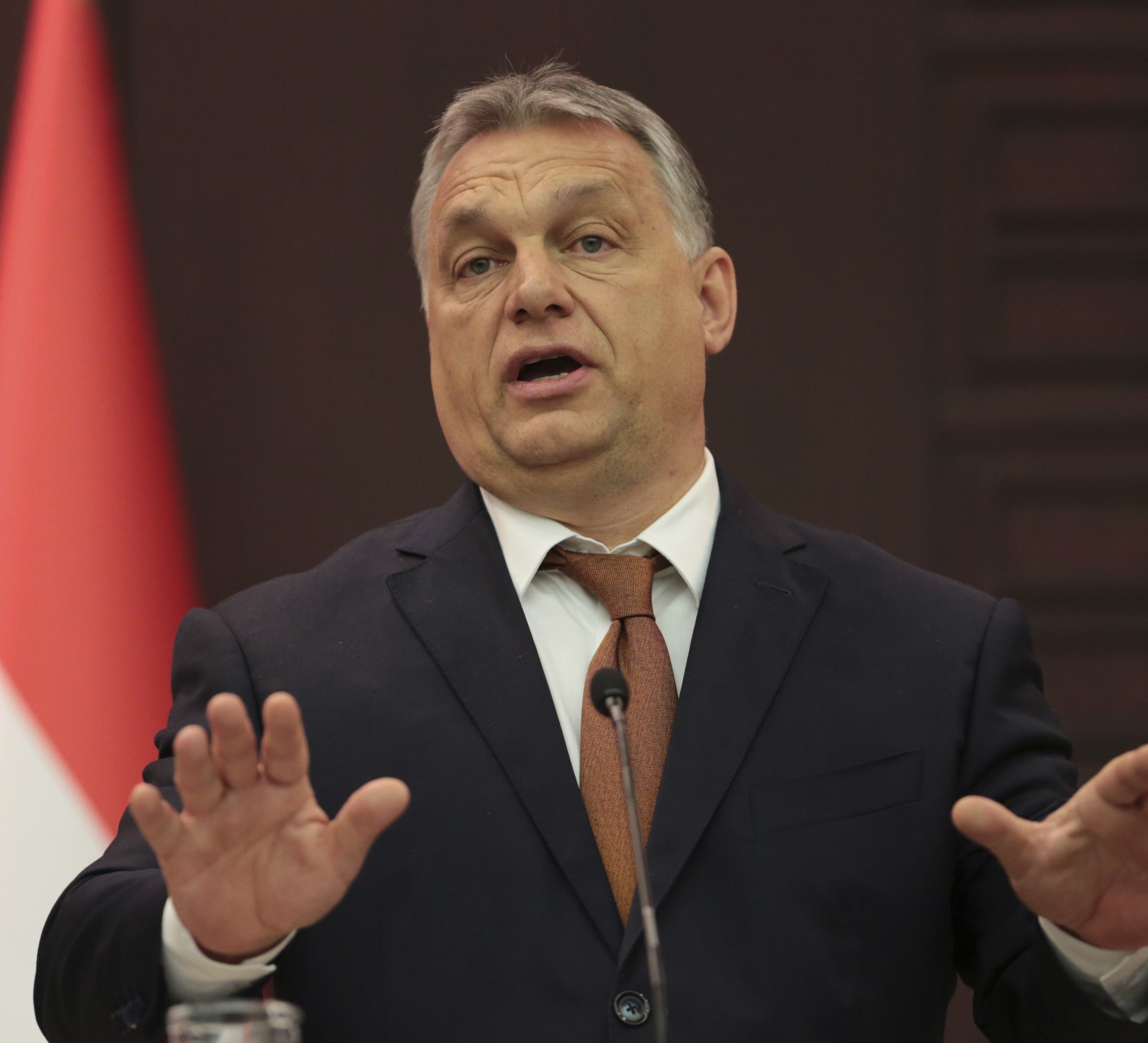 Budapest: Bot scheint sich dem Soros-Plan angeschlossen zu haben. Budapest: Bot scheint sich dem Soros-Plan angeschlossen zu haben.