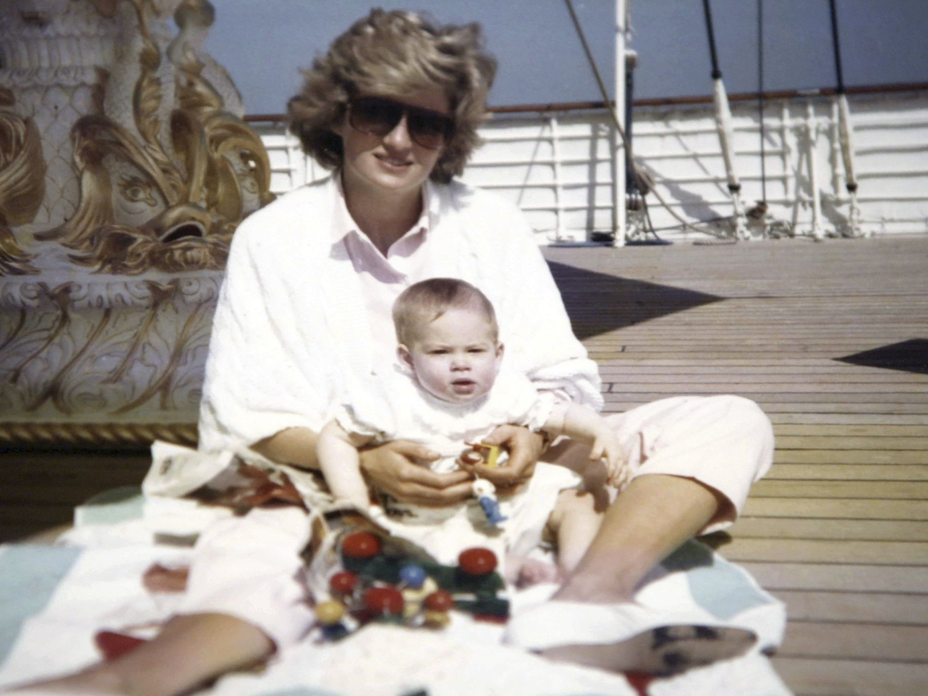 Diana zusammen mit Harry. Diana zusammen mit Harry.