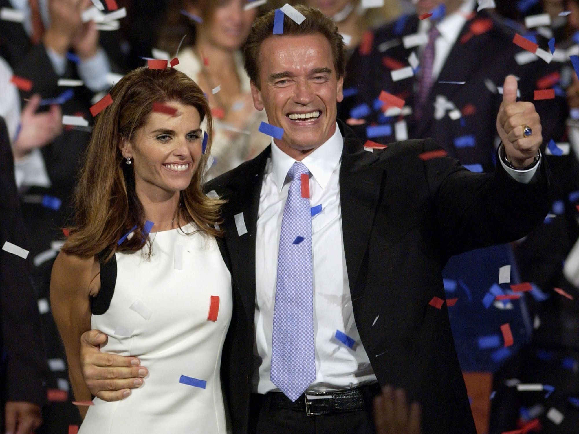 Schwarzenegger mit Maria Shriver, bei dem Sieg 2003. Schwarzenegger mit Maria Shriver, bei dem Sieg 2003.