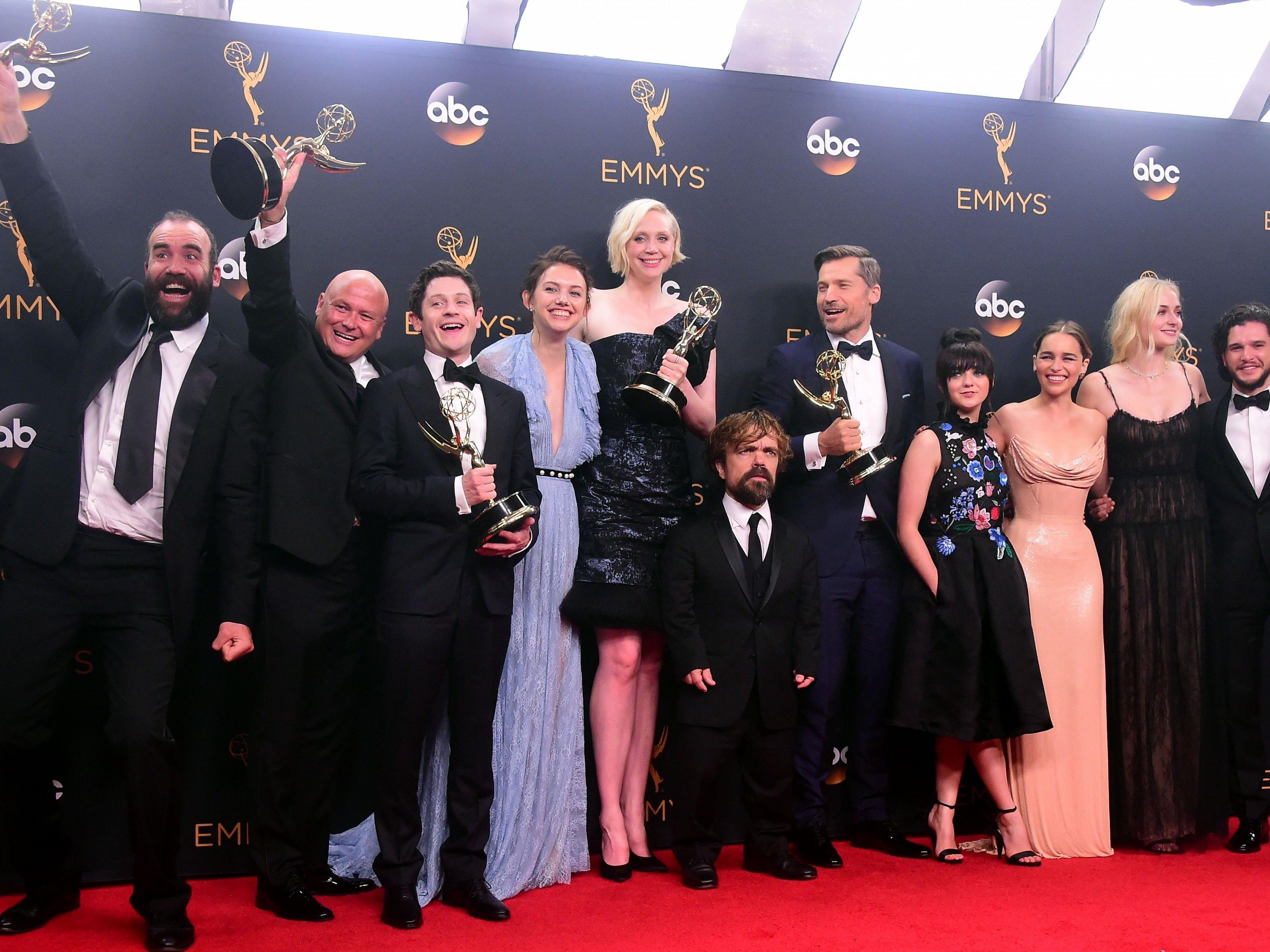 Die gesamte GoT Crew bei den 68th Emmy Awards im September 2016.