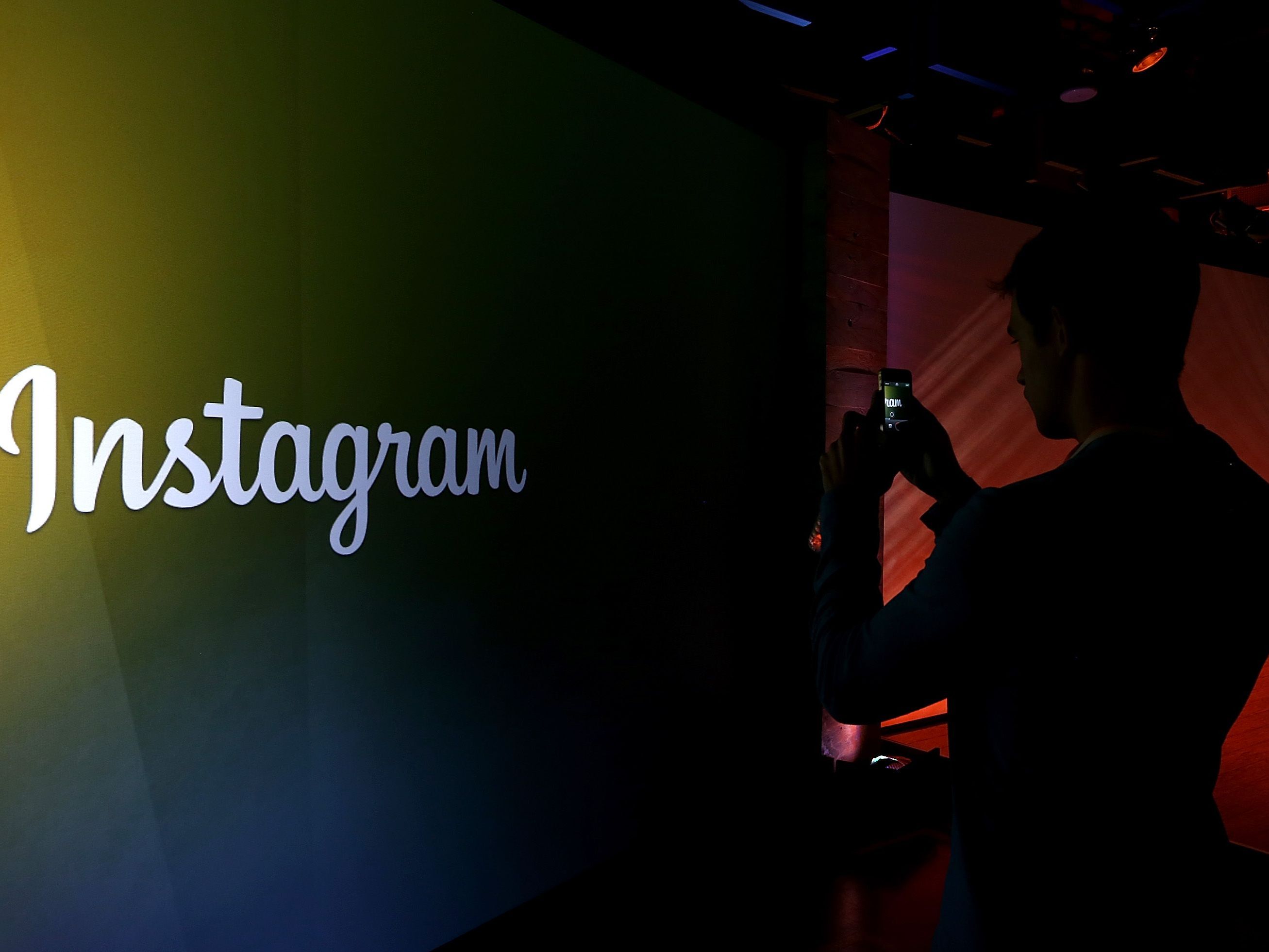 Bei Instagram hat Celeste Barber über 2 Millionen Abonnenten. Bei Instagram hat Celeste Barber über 2 Millionen Abonnenten.