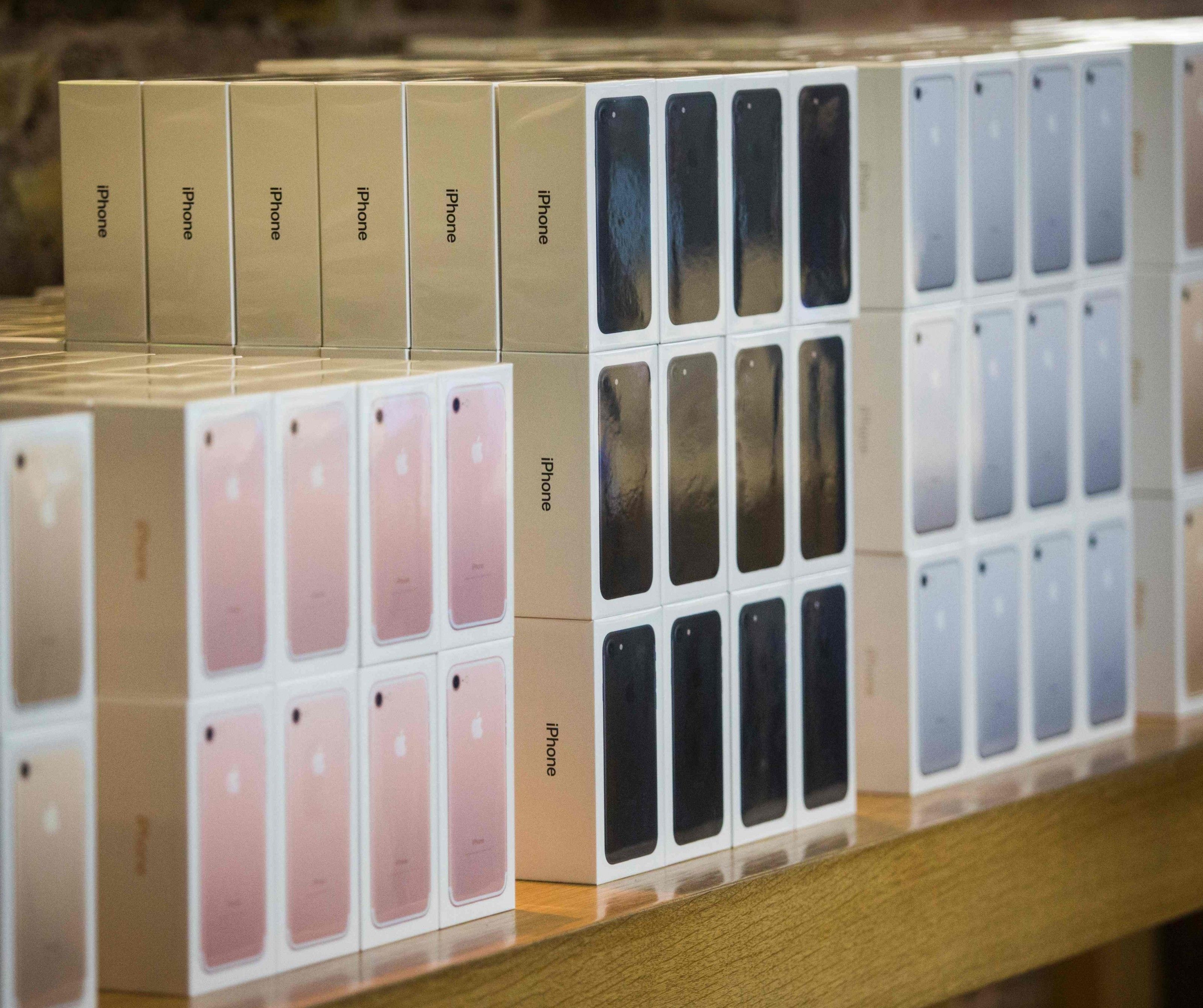 Über 100 iPhones schmuggelte die Frau über die Grenze. Über 100 iPhones schmuggelte die Frau über die Grenze.