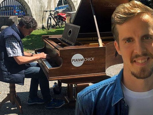 Nico Schwendinger ist Mitorganisator von "Open Piano for Refugees". Nico Schwendinger ist Mitorganisator von "Open Piano for Refugees".