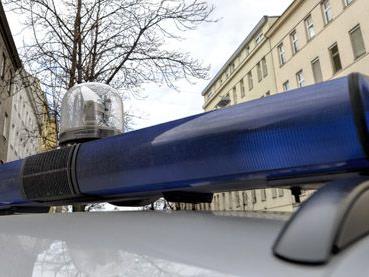 Die Beamten wurden von dem 29-Jährigen in Wien-Währing mit einem Messer bedroht.