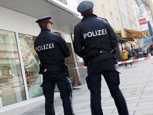 Der Vorarlberger Polizeidirektor Hans-Peter Ludescher wünscht sich, dass neue Polizisten von der Wehrpflicht befreit werden. Sind Sie auch dafür?
