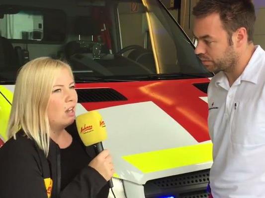 Antenne Vorarlberg-Reporterin Dandra Tasek frägt nach: "Wie funktioniert die Rettungsgasse?"