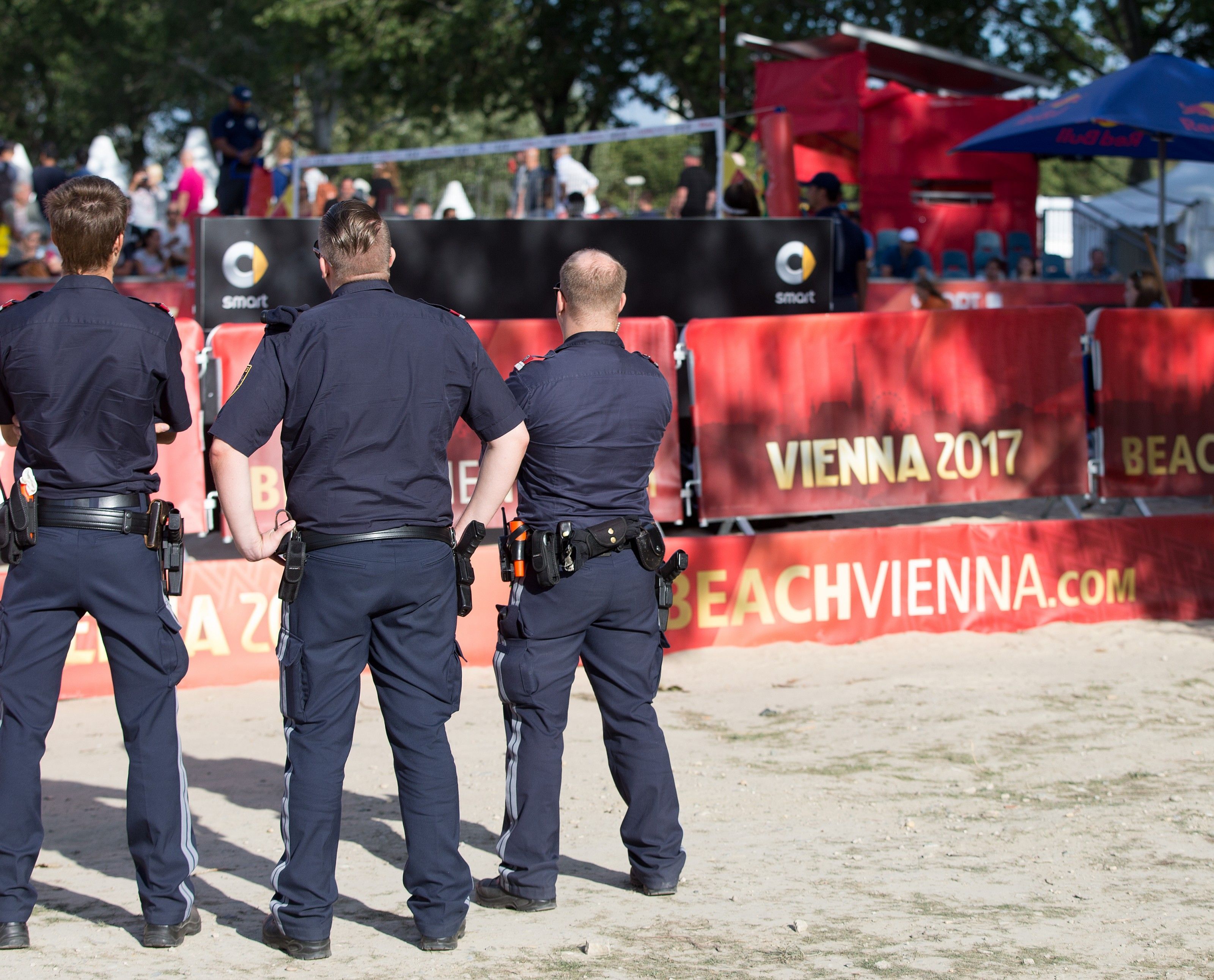 Polizisten wurden bei der der Beach-Volleyball-WM auf der Donauinsel attackiert Polizisten wurden bei der der Beach-Volleyball-WM auf der Donauinsel attackiert