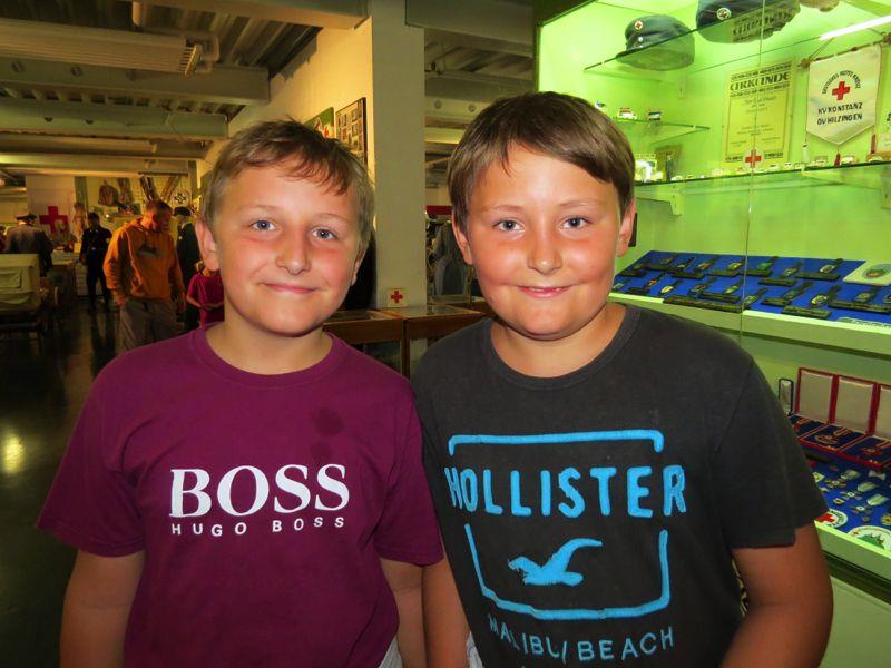 Lukas und Jonas gefielen die vielen Rettungsmodellfahrzeuge in der Museumswelt besonders gut.