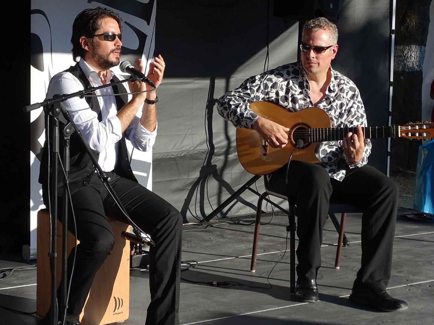 Ulrich Gottwald und Juan Cárdenas begleiteten die Flamencovorführungen des Vereins Jaleo.