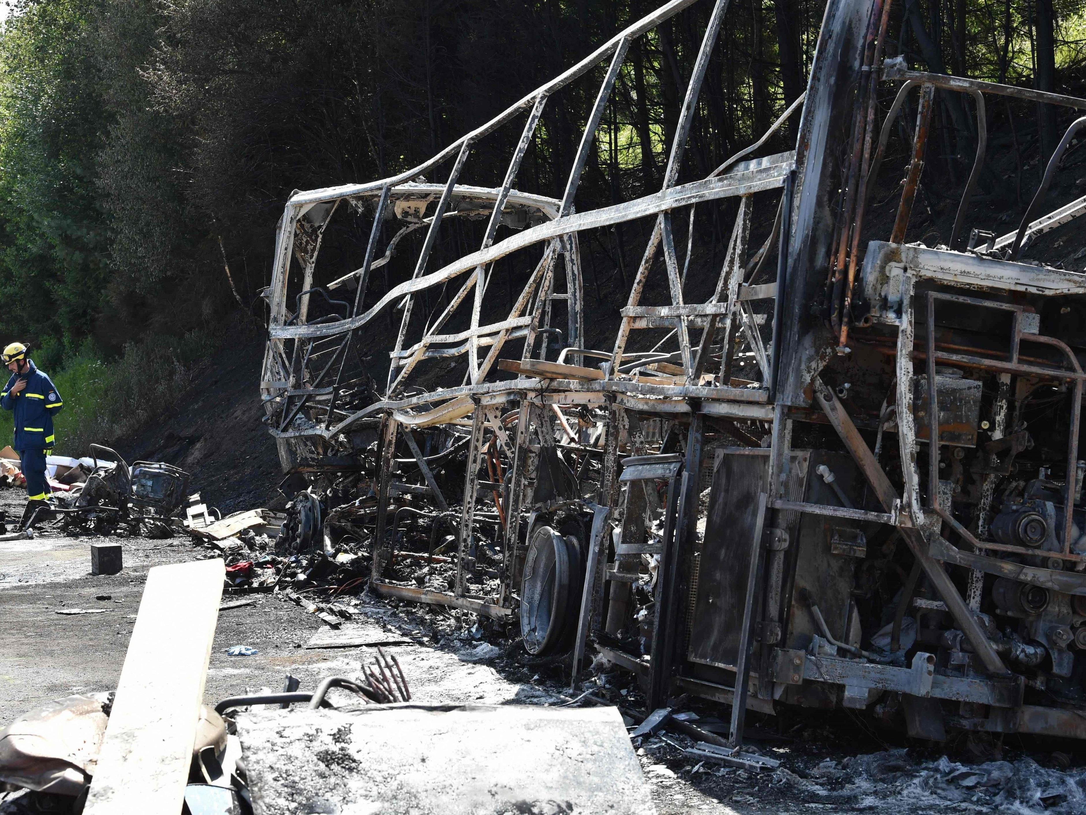 Bei dem verheerenden Brand auf der Autobahn A9 starben 18 Menschen.