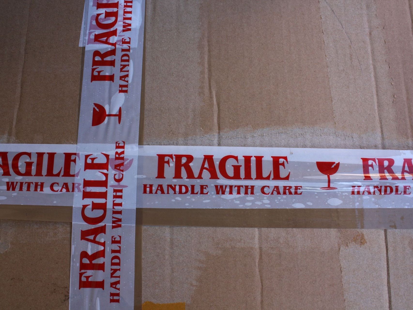 In Wien-Brigittenau wurde ein Paketbote mit einem Messer bedroht. In Wien-Brigittenau wurde ein Paketbote mit einem Messer bedroht.