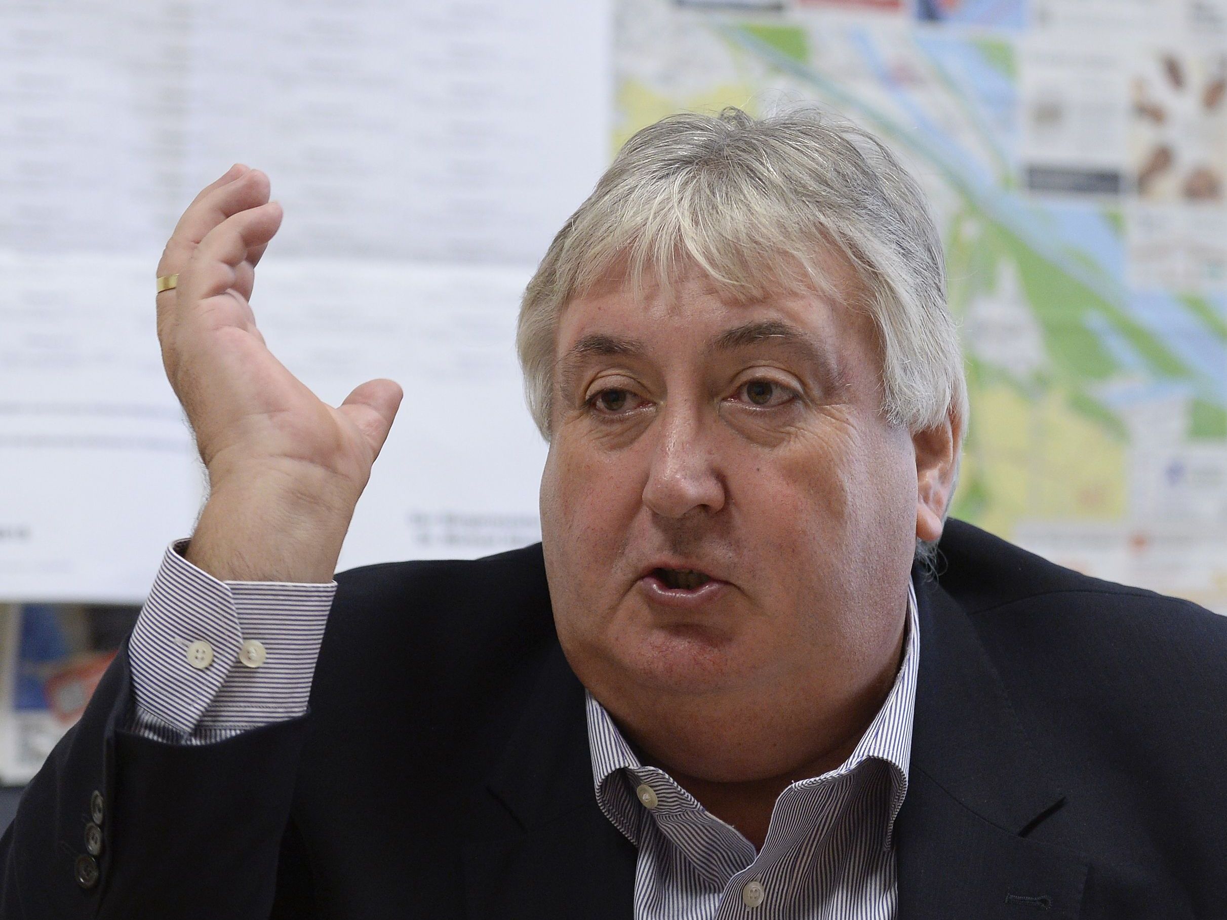 FPÖ-Bezirksvorsteher Paul Stadler will herkunft bei Parkpickerl-Befragung abfragen. FPÖ-Bezirksvorsteher Paul Stadler will herkunft bei Parkpickerl-Befragung abfragen.