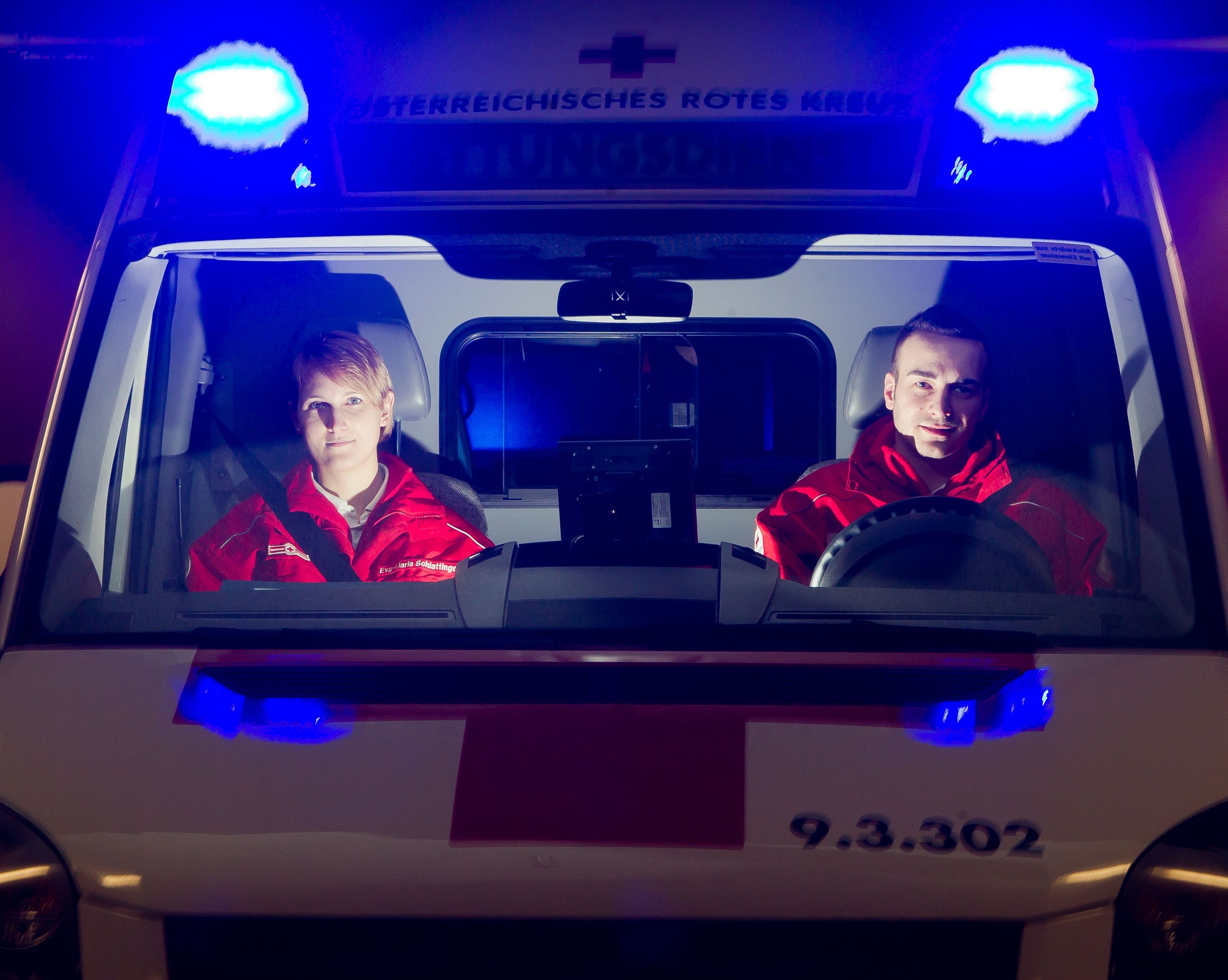 Die 17-Jährige wurde mit der Rettung in das LKH Bregenz gebracht. Die 17-Jährige wurde mit der Rettung in das LKH Bregenz gebracht.