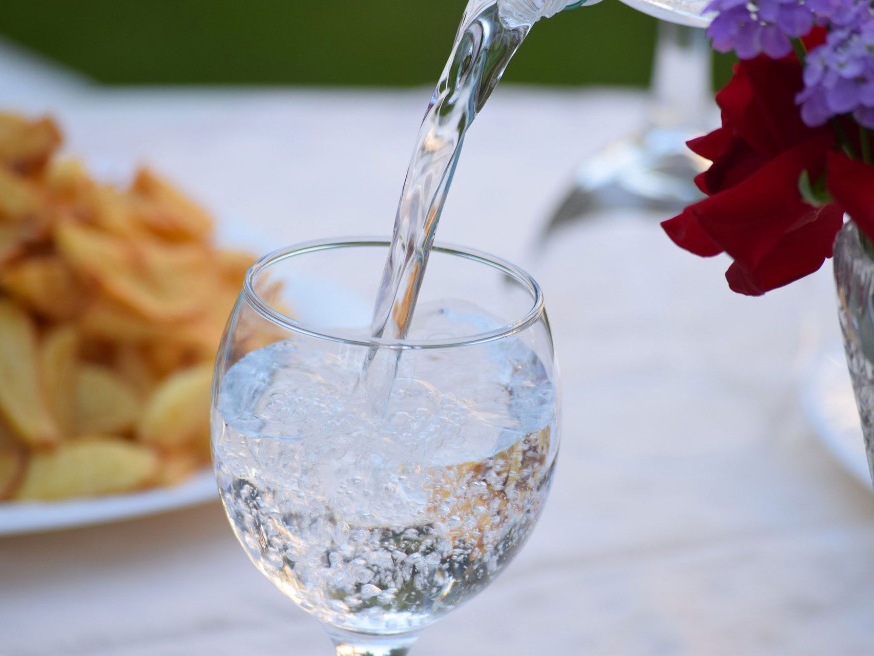 Was man bei Hitze essen und trinken soll, wird häufig beim Hitzetelefon angefragt Was man bei Hitze essen und trinken soll, wird häufig beim Hitzetelefon angefragt