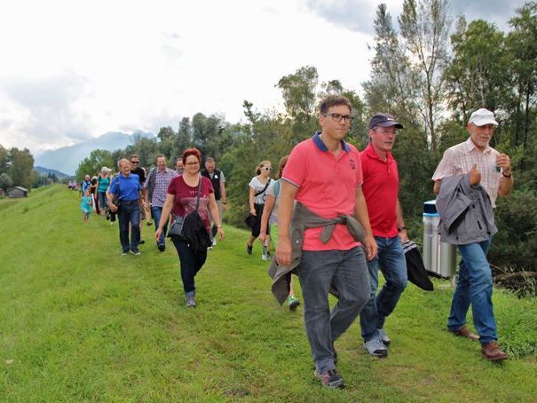 Spazieren und jodeln auf dem Dreiländerweg