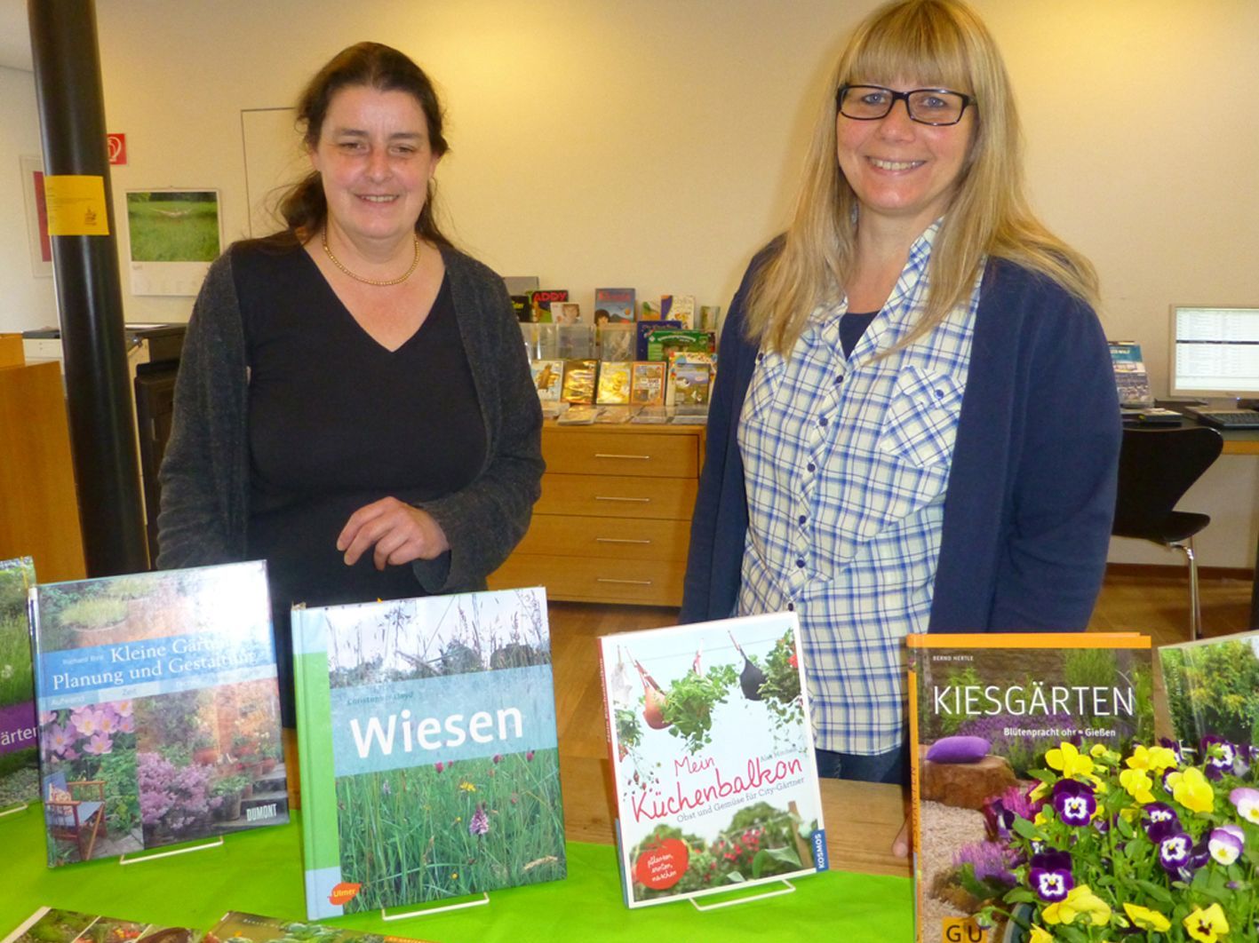 Cordula Mathis und Edith Sutter laden zum Leseherbst 2017 in die Hohenemser Bücherei. Cordula Mathis und Edith Sutter laden zum Leseherbst 2017 in die Hohenemser Bücherei.