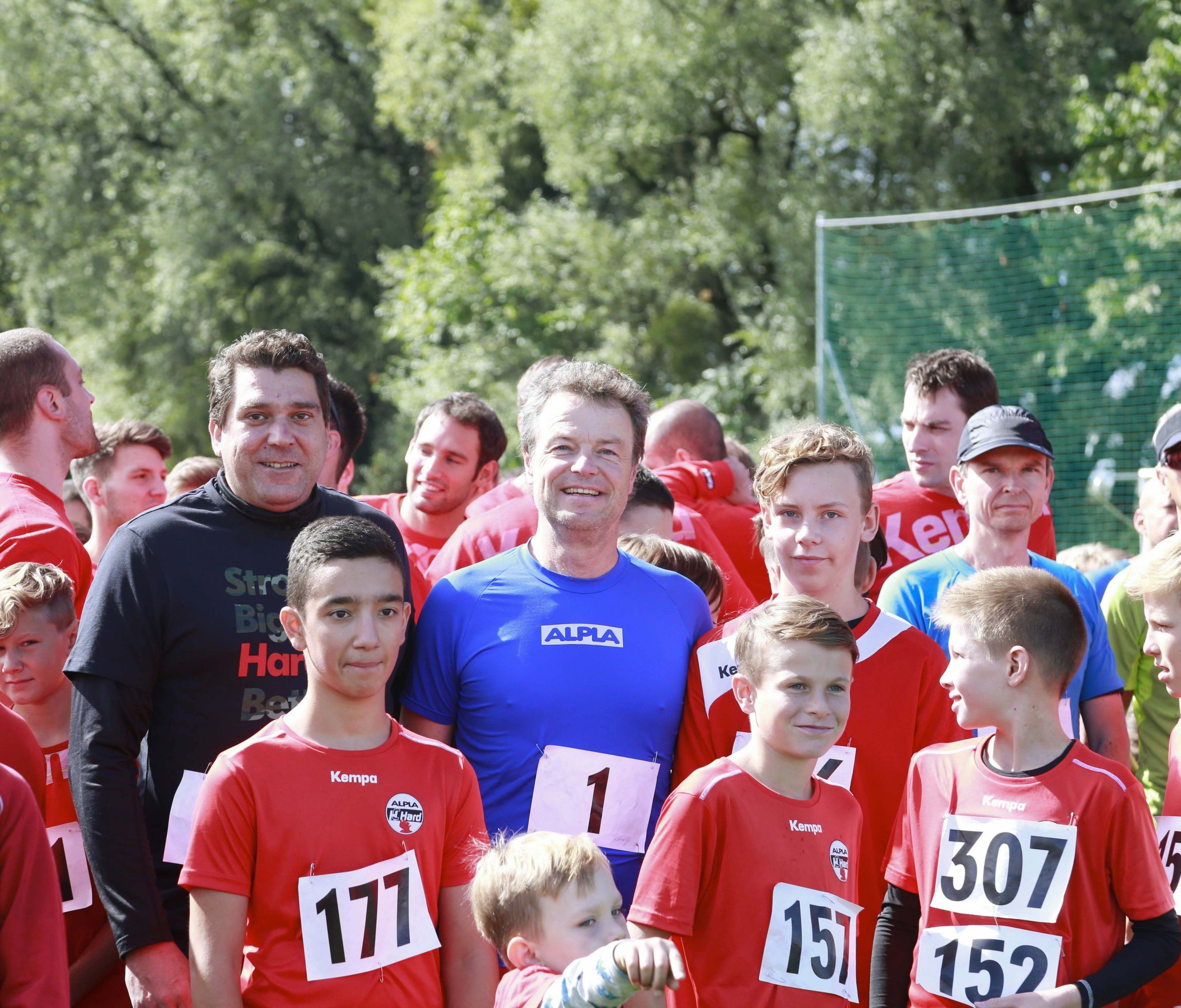 Bürgermeister Harald Köhlmeier und ALPLA-Chef Günther Lehner bei 26. Harder Stundenlauf Bürgermeister Harald Köhlmeier und ALPLA-Chef Günther Lehner bei 26. Harder Stundenlauf