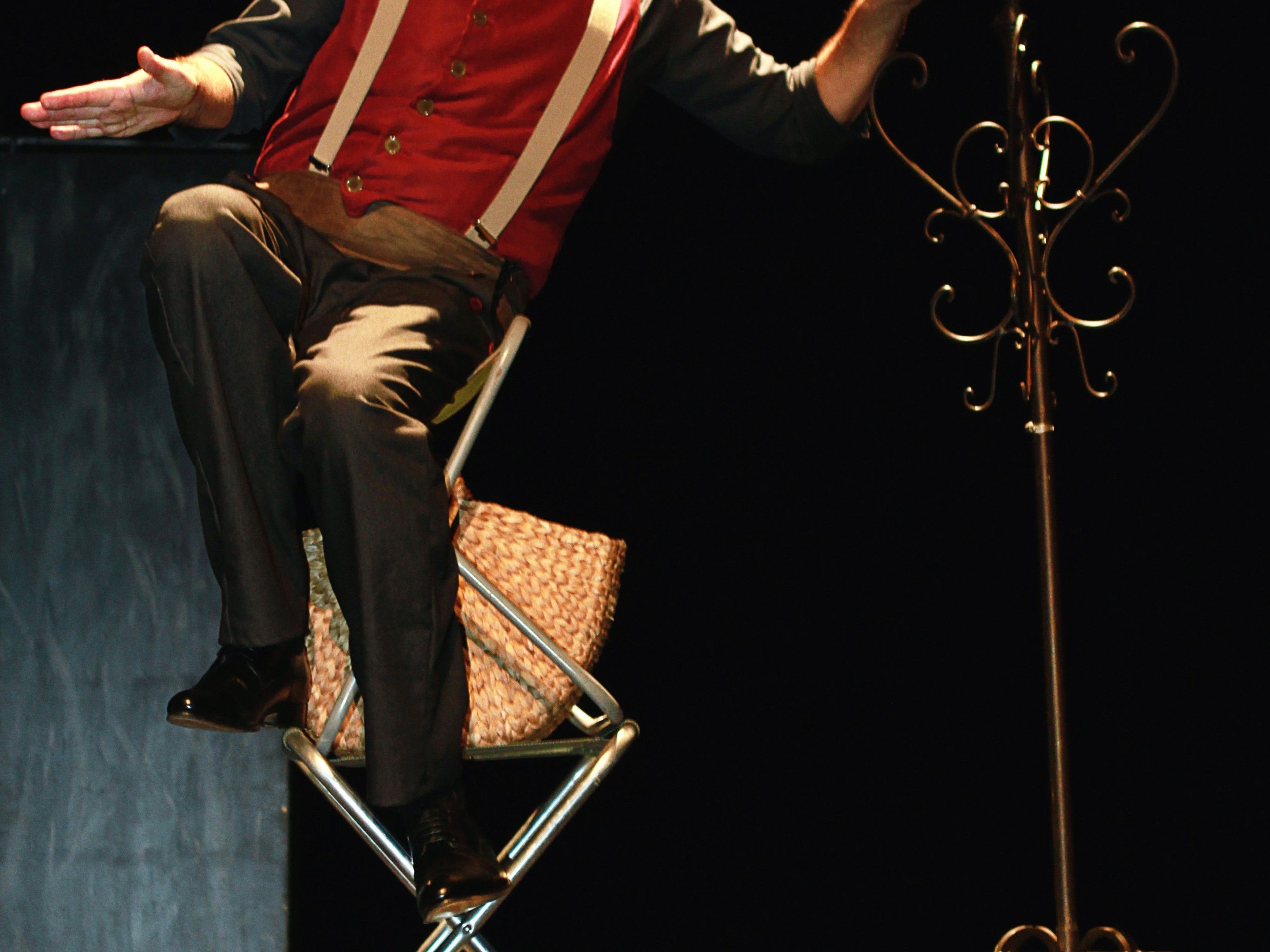 Spannend geht es diese Woche im Freudenhaus mit dem Objekttheater von Fred Teppe weiter. Spannend geht es diese Woche im Freudenhaus mit dem Objekttheater von Fred Teppe weiter.