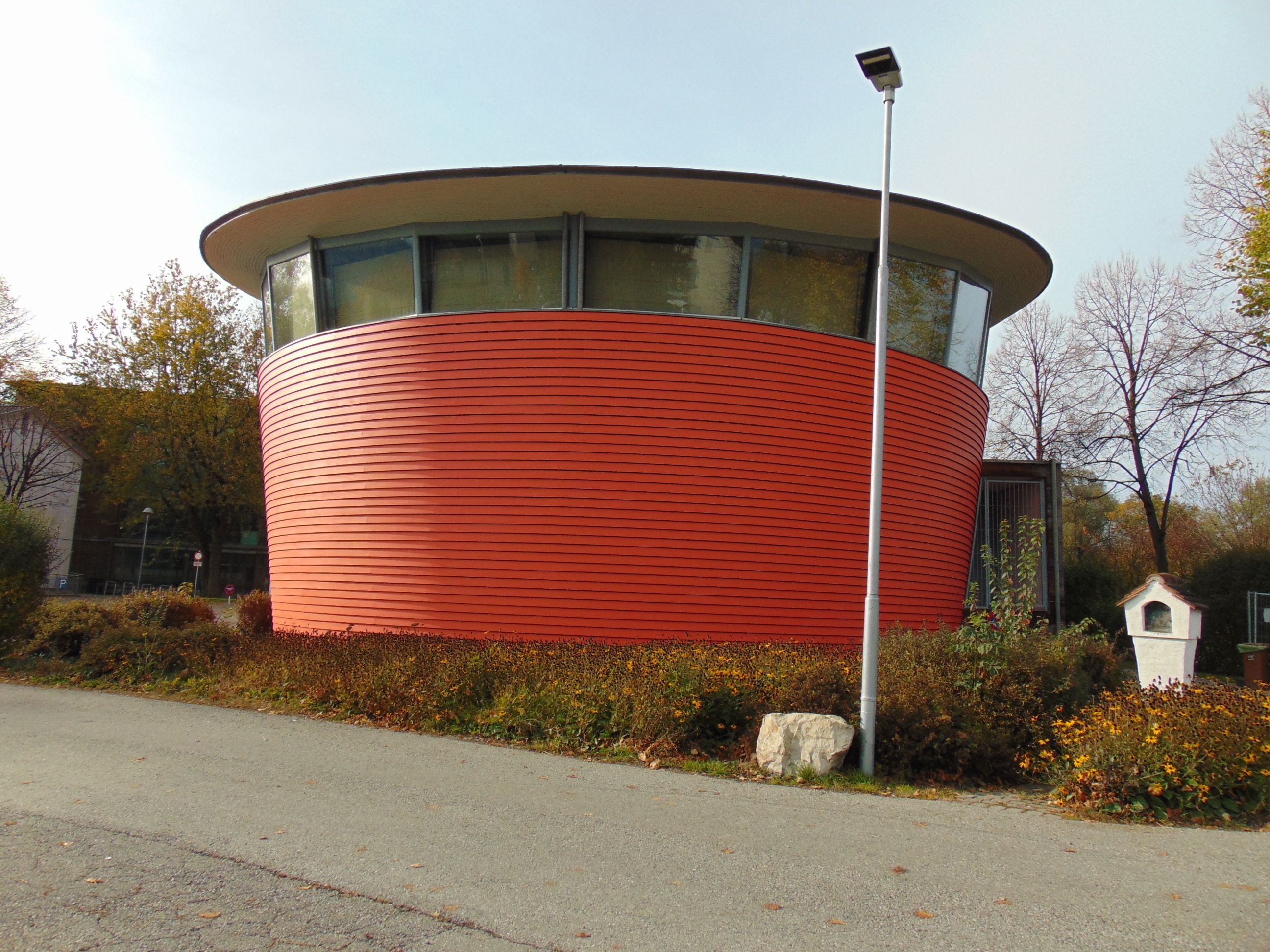 Beim J.J.Ender-Saal wurden alle Dächer saniert und neu abgedämmt Beim J.J.Ender-Saal wurden alle Dächer saniert und neu abgedämmt