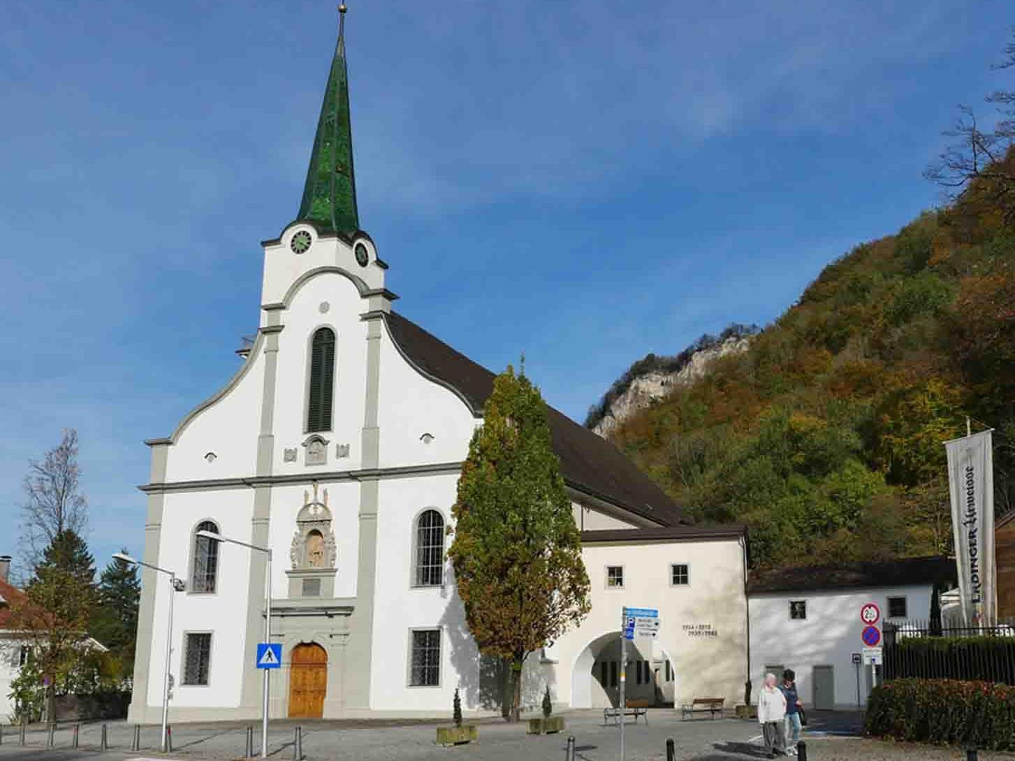 Die Hohenemser Stadtpfarrkirche ist dem hl. Karl Borromäus geweiht.