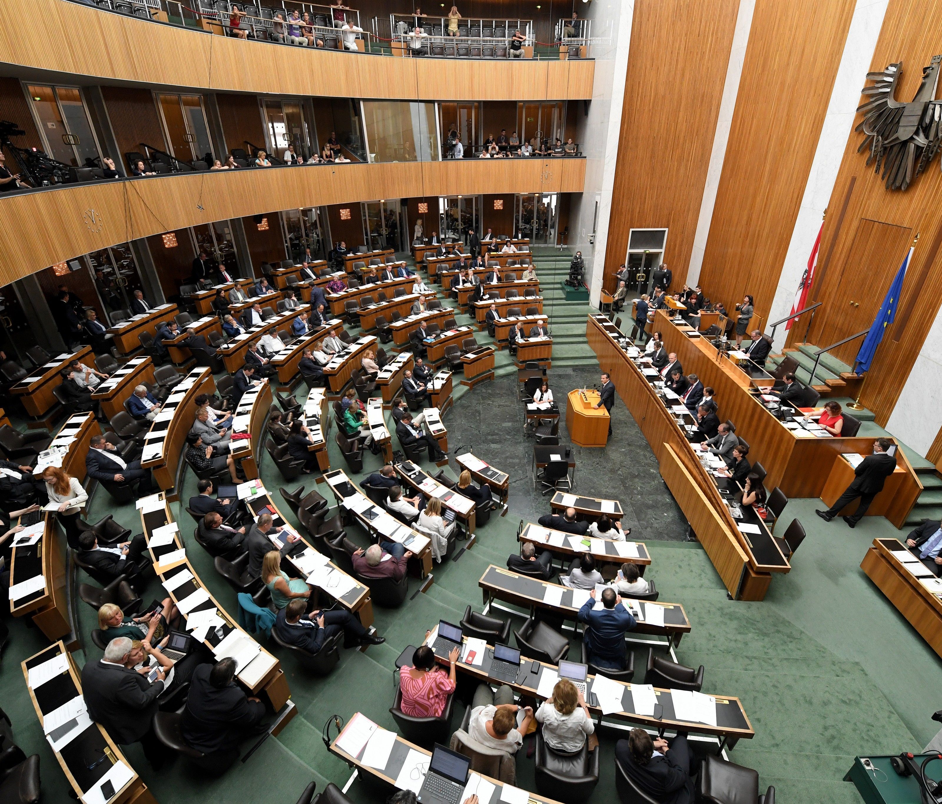 Blick in den Plenarsaal im Rahmen einer Sitzung des Nationalrates. Blick in den Plenarsaal im Rahmen einer Sitzung des Nationalrates.