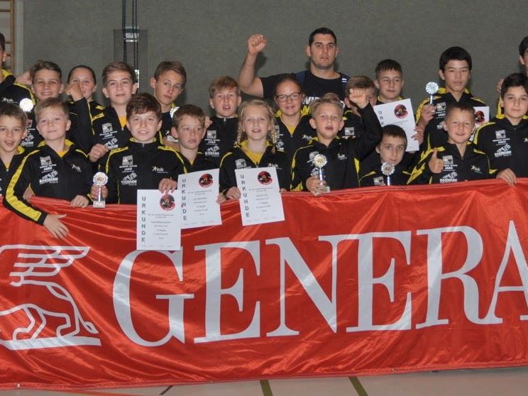 Mannschaft u. Trainer in Aalen Mannschaft u. Trainer in Aalen