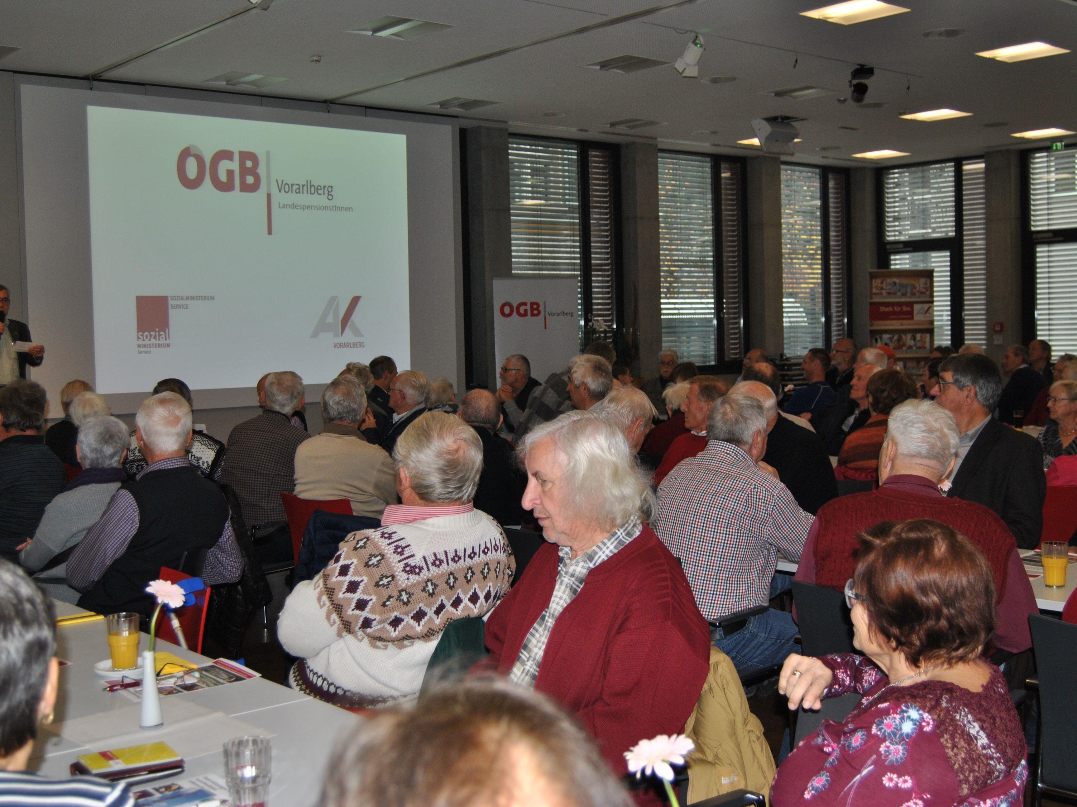 Voller Saal bei der ÖGB-Vorarlberg Infoveranstaltung