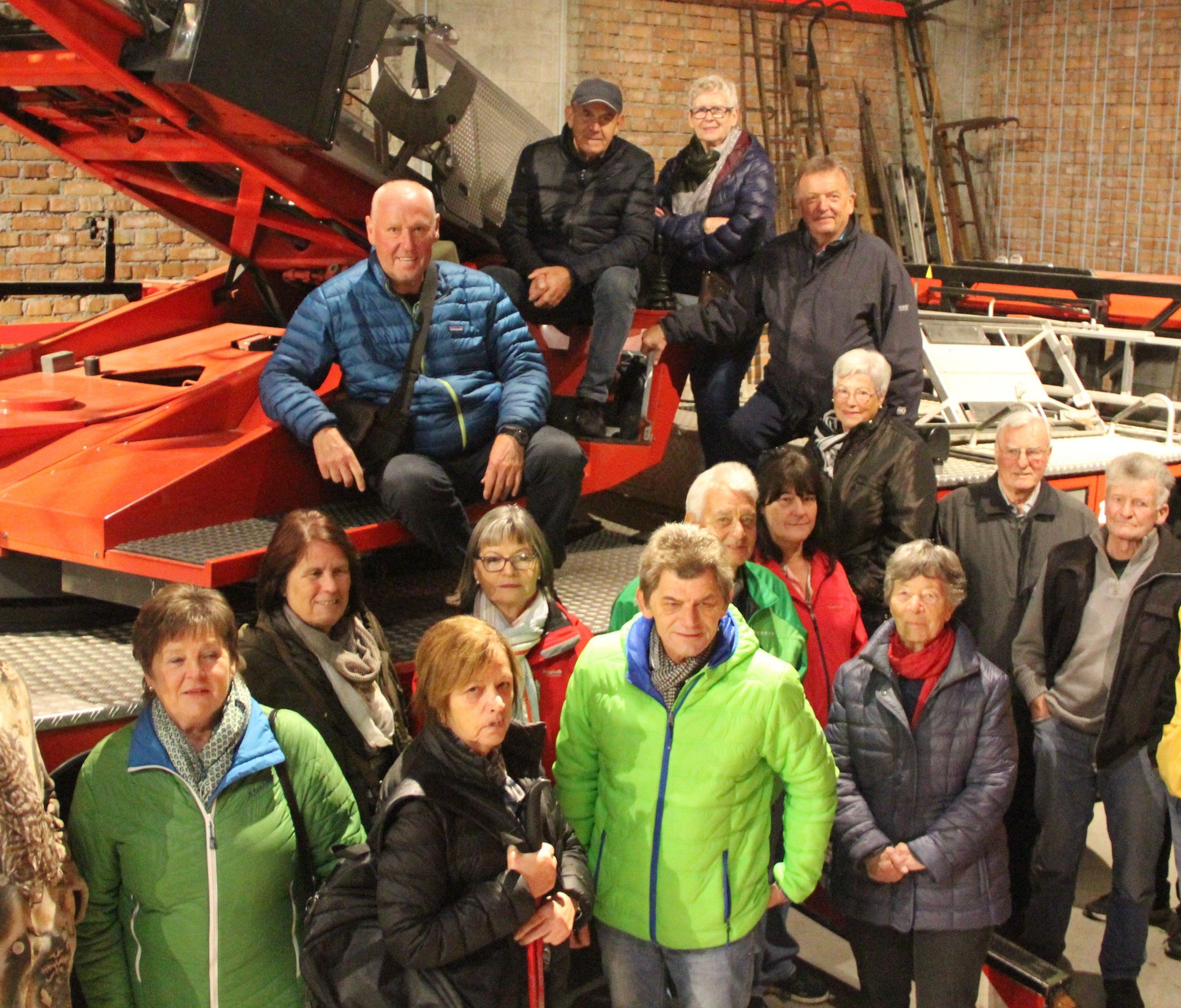 Die Teilnehmer faszinierte die Feuerwehr-Ausstellung im „Wollaschopf“ Die Teilnehmer faszinierte die Feuerwehr-Ausstellung im „Wollaschopf“