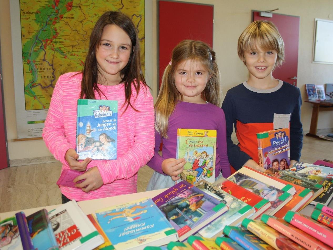 Eine Fundgrube für Kinder und Erwachsene bietet der „Flohmarkt“ der Bücherei-Spielothek in der Aula der Volksschule (Haupteingang) im Lochauer Schulzentrum.
