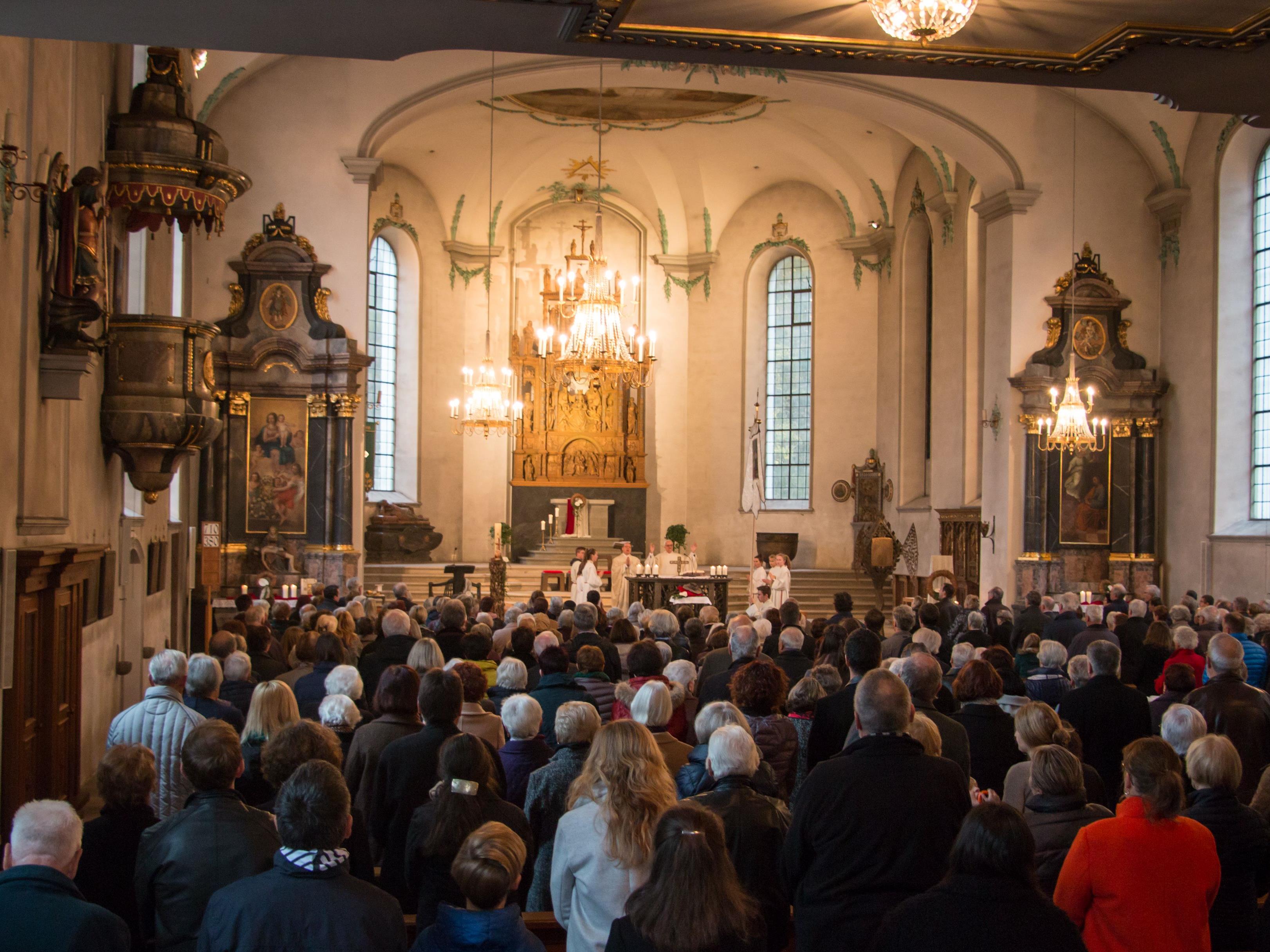 Feierliche Festmesse in der Kirche St. Karl