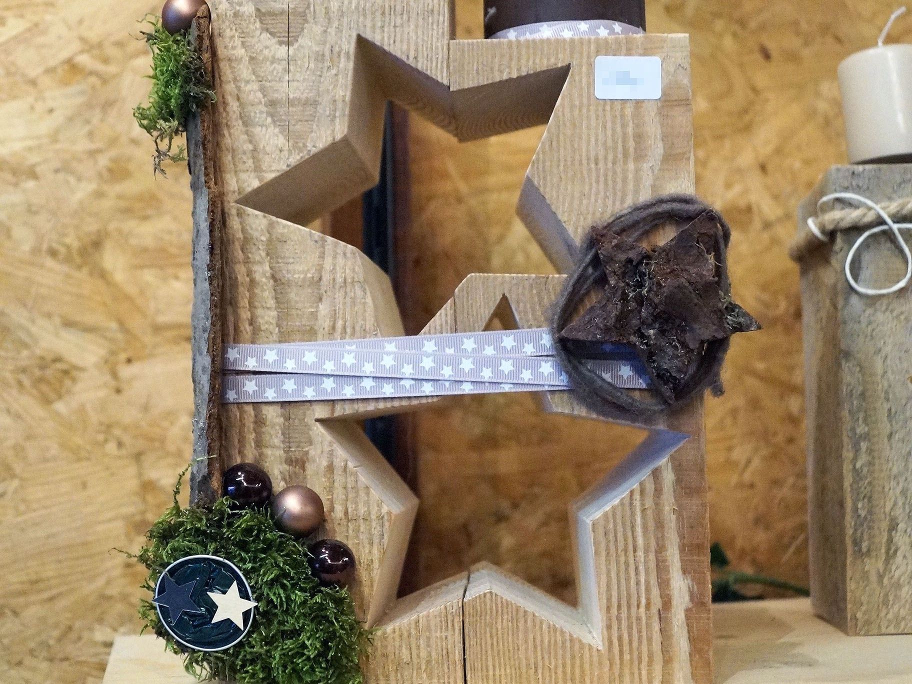 Der Adventmarkt bietet besondere Dekorationsideen. Der Adventmarkt bietet besondere Dekorationsideen.