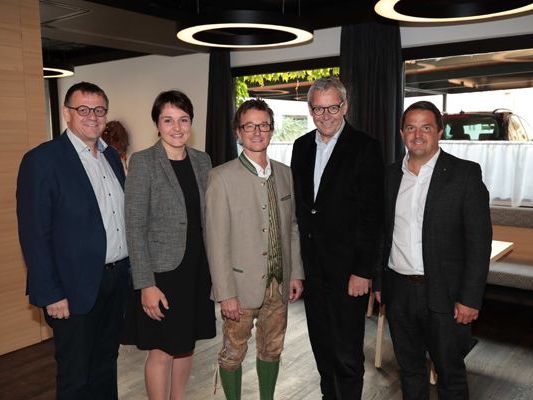 v.l.n.f.: StR Christoph Thoma, LAbg. Monika Vonier, Pächter „Harry“, LSth. Karlheinz Rüdisser, WB-Dir. Jürgen Kessler v.l.n.f.: StR Christoph Thoma, LAbg. Monika Vonier, Pächter „Harry“, LSth. Karlheinz Rüdisser, WB-Dir. Jürgen Kessler