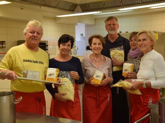 Mit leckeren Kässpätzle wurden die Weizer von der Bludenzer Abordnung bekocht.