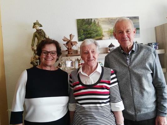 Herzliche Wünsche für die Jublilarin Hannelore Zach zum 85-iger