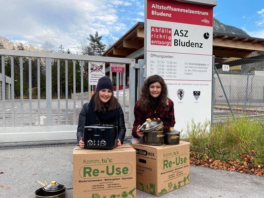 Die „Re-Use-Box“ kann unter anderem mit Haushaltsgegenständen, Spielsachen und Dekogegenständen befüllt werden. Die „Re-Use-Box“ kann unter anderem mit Haushaltsgegenständen, Spielsachen und Dekogegenständen befüllt werden.
