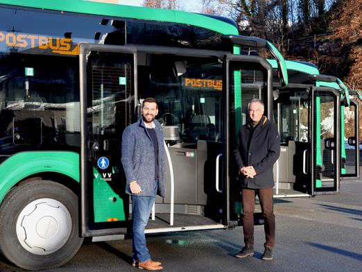 Bei einer ersten Probefahrt konnten sich Bürgermeister Simon Tschann und Verkehrsstadtrat Mario Leiter von den Qualitäten der neuen Hybrid-Stadtbusse überzeugen.