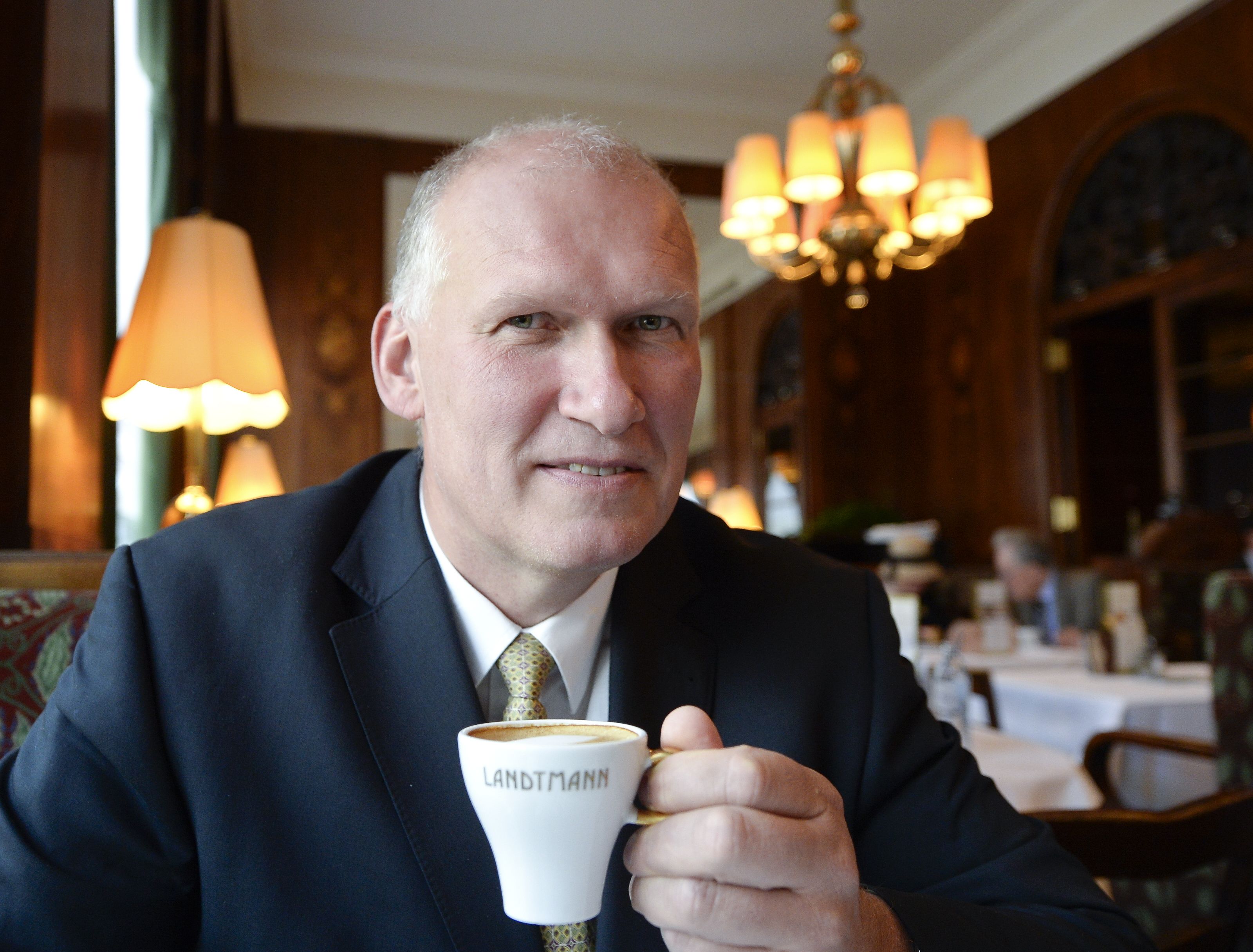 Querfeld wurde geklagt. Querfeld wurde geklagt.