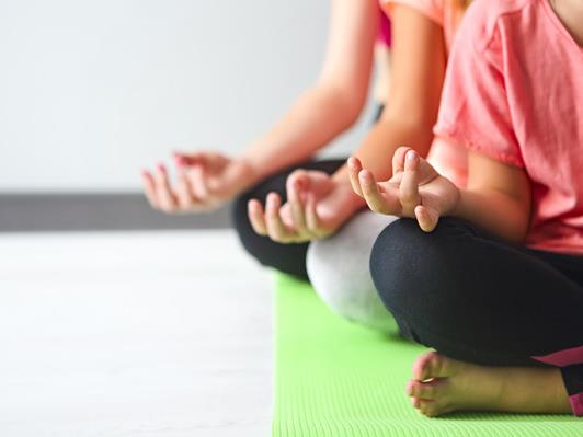 Aufgrund der derzeit geltenden Schutzmaßnahmen muss der Start des Kinder-Yoga-Kurses voraussichtlich auf März verschoben werden.