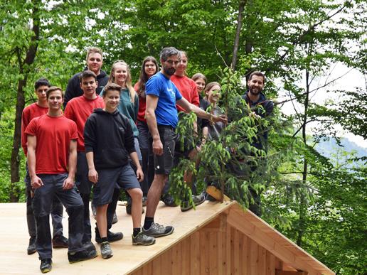In der neuen Holzhütte sind die Kinder vom Bludenzer Waldkindergarten bei Schlechtwetter künftig bestens geschützt.