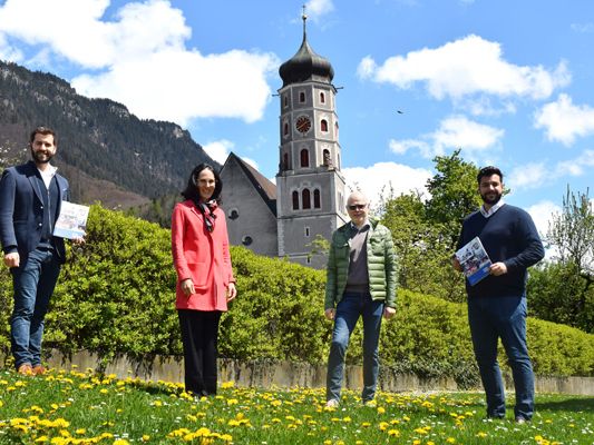 SOÖ-Präsident Peter Ritter und GF-Beatrice Amann (beide in der Mitte) statteten der Stadt Bludenz Anfang Mai einen Besuch ab. SOÖ-Präsident Peter Ritter und GF-Beatrice Amann (beide in der Mitte) statteten der Stadt Bludenz Anfang Mai einen Besuch ab.