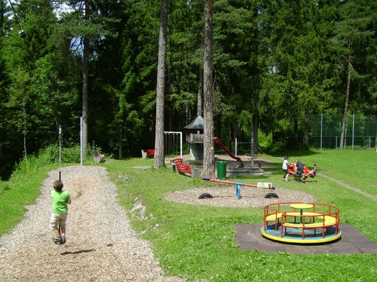 Abenteuer mitten in der wunderschönen Natur bietet der Spielplatz Unterrifazt. Abenteuer mitten in der wunderschönen Natur bietet der Spielplatz Unterrifazt.
