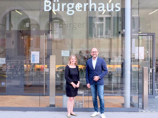 Bürgermeister Michael Ritsch mit Andrea Trappel-Pasi Bürgermeister Michael Ritsch mit Andrea Trappel-Pasi