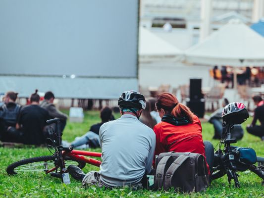 Beim Fahrradkino darf fleißig in die Pedale getreten werden Beim Fahrradkino darf fleißig in die Pedale getreten werden